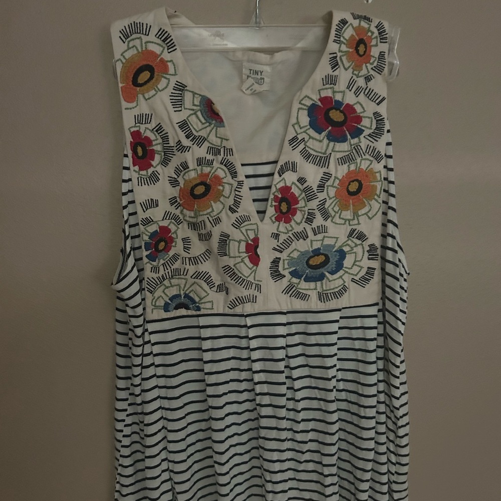 Tiny embroidered striped tank in Small P.